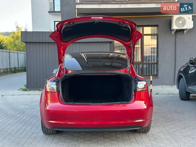 Седан Tesla Model 3 2018 в Шумську