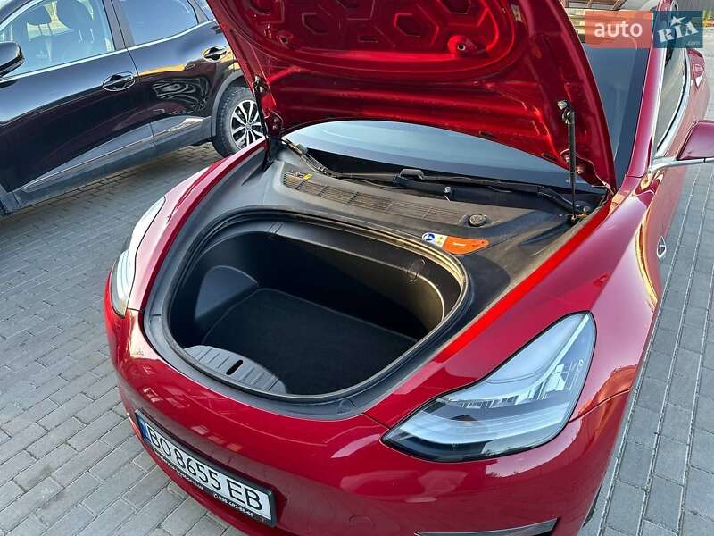 Седан Tesla Model 3 2018 в Шумську