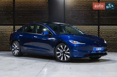Седан Tesla Model 3 2024 в 