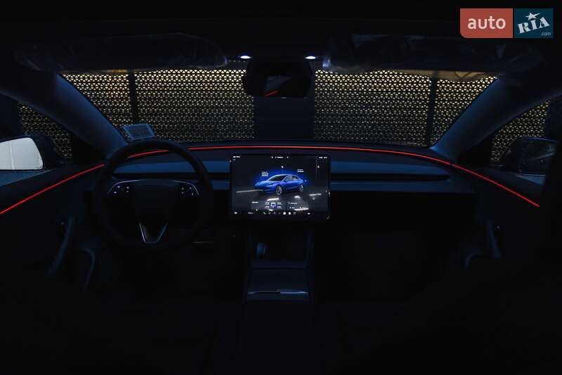Седан Tesla Model 3 2024 в Луцьку