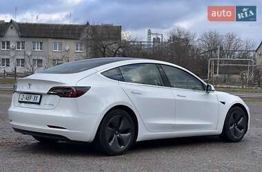 Седан Tesla Model 3 2019 в Дубні