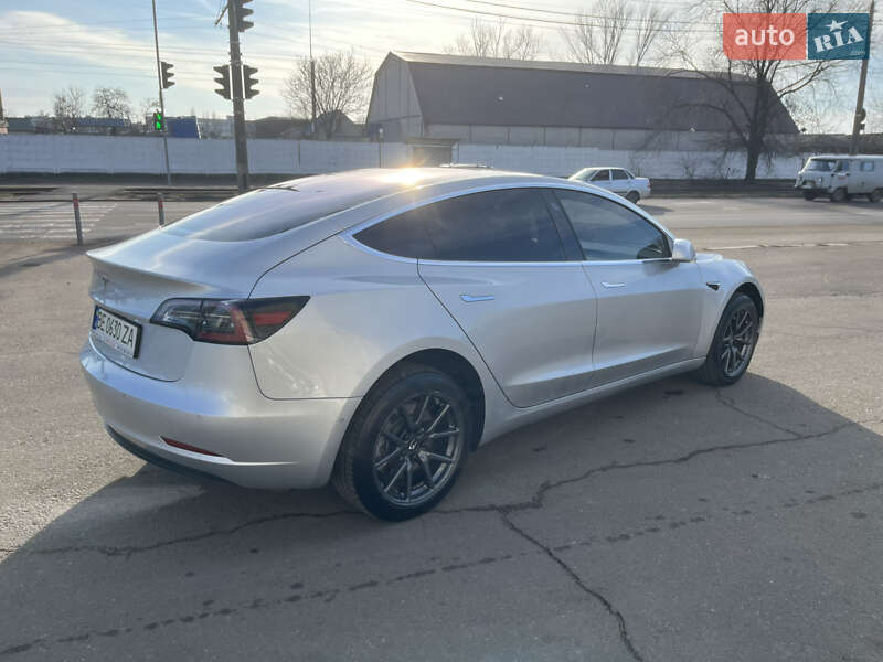 Седан Tesla Model 3 2018 в Николаеве