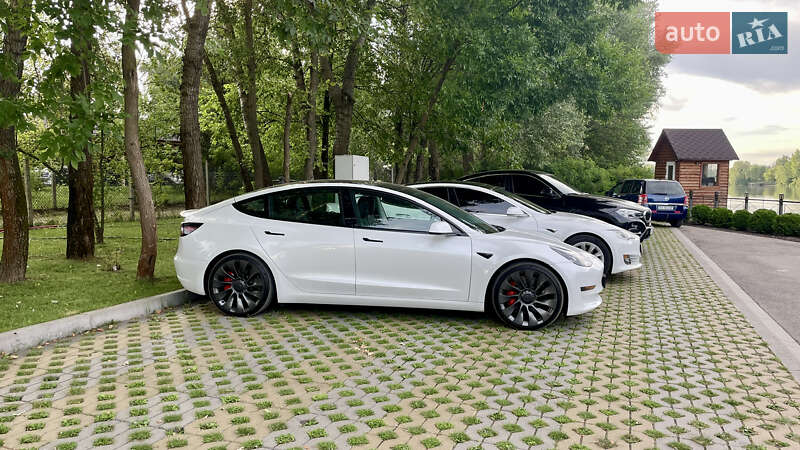Седан Tesla Model 3 2021 в Києві