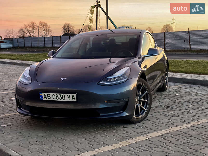 Седан Tesla Model 3 2019 в Вінниці