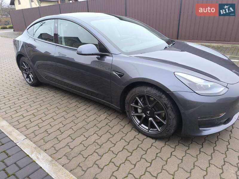 Седан Tesla Model 3 2021 в Володимирі