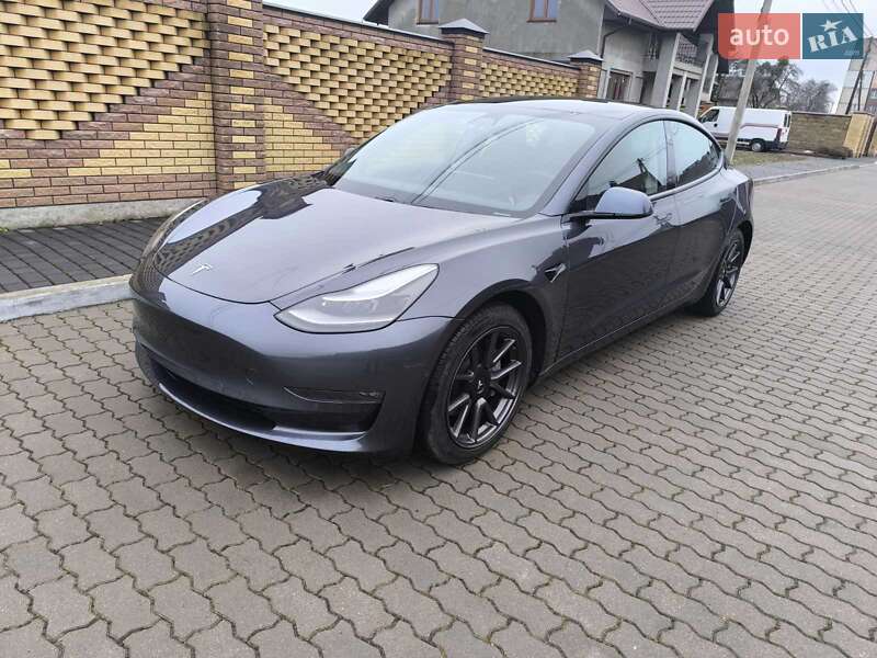 Седан Tesla Model 3 2021 в Володимирі