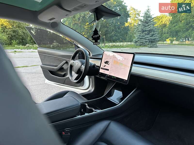 Седан Tesla Model 3 2019 в Миргороде
