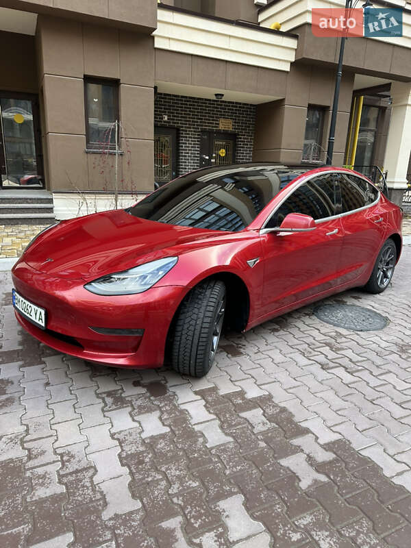 Седан Tesla Model 3 2020 в Києві