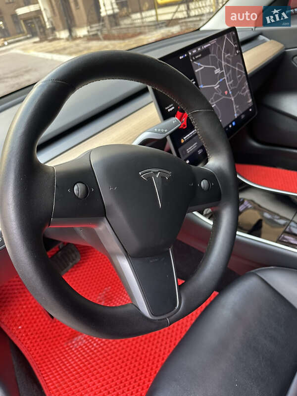 Седан Tesla Model 3 2020 в Києві