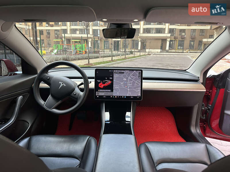 Седан Tesla Model 3 2020 в Києві