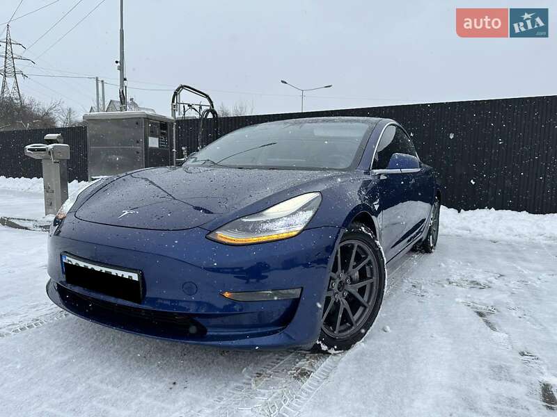 Седан Tesla Model 3 2020 в 
