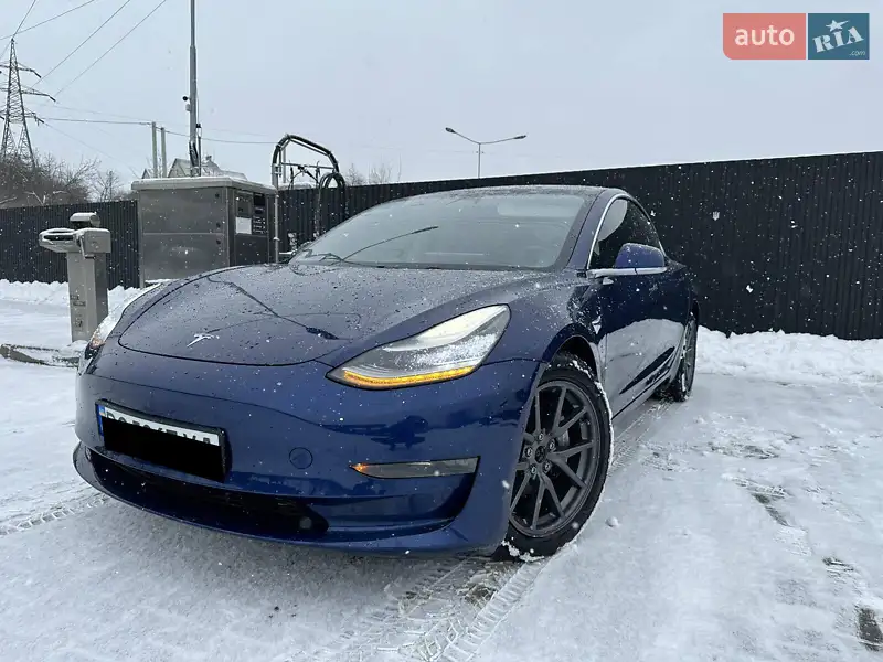 Седан Tesla Model 3 2020 в 