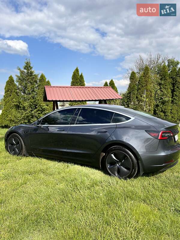 Седан Tesla Model 3 2018 в Броварах
