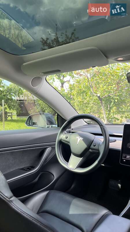 Седан Tesla Model 3 2018 в Броварах