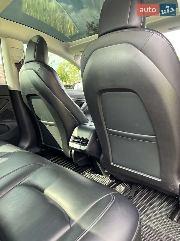 Седан Tesla Model 3 2018 в Броварах