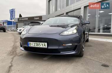 Седан Tesla Model 3 2022 в 