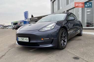 Седан Tesla Model 3 2022 в 