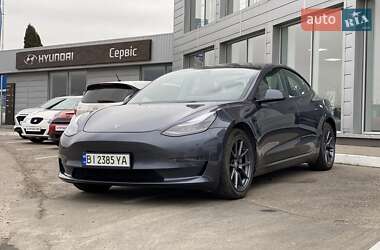 Седан Tesla Model 3 2022 в 