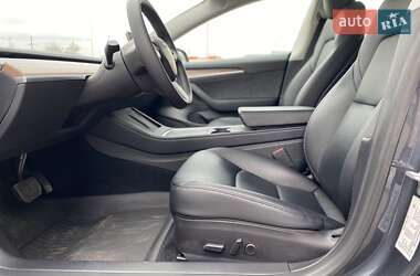 Седан Tesla Model 3 2022 в 