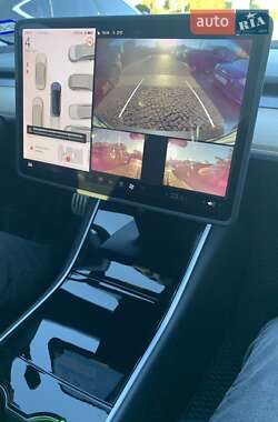 Седан Tesla Model 3 2020 в 