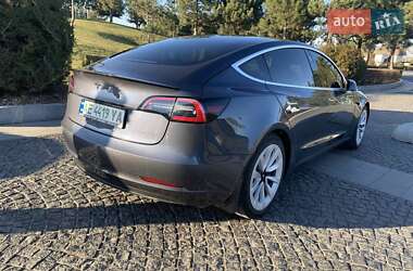 Седан Tesla Model 3 2020 в 