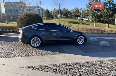 Седан Tesla Model 3 2020 в 