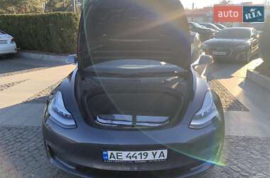 Седан Tesla Model 3 2020 в 