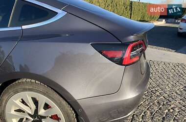 Седан Tesla Model 3 2020 в 