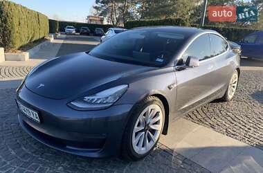 Седан Tesla Model 3 2020 в 