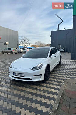 Седан Tesla Model 3 2020 в 
