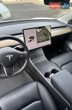Седан Tesla Model 3 2020 в 