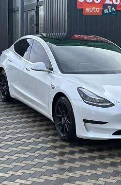 Седан Tesla Model 3 2020 в 