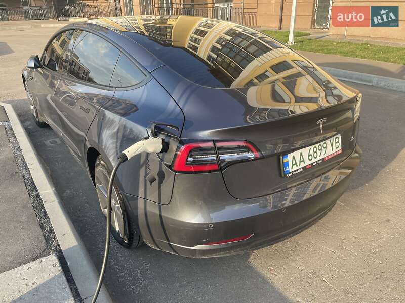 Седан Tesla Model 3 2022 в Киеве