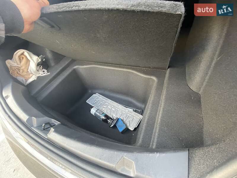 Седан Tesla Model 3 2022 в Киеве