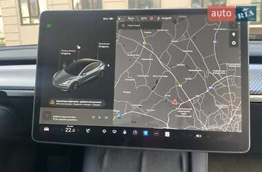 Седан Tesla Model 3 2022 в 