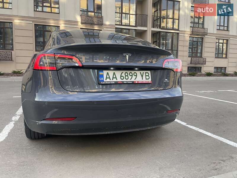Седан Tesla Model 3 2022 в Киеве