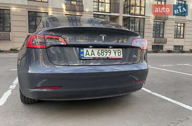 Седан Tesla Model 3 2022 в 