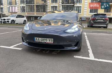 Седан Tesla Model 3 2022 в 