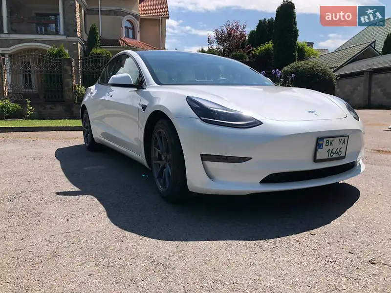 Tesla Model 3 2021