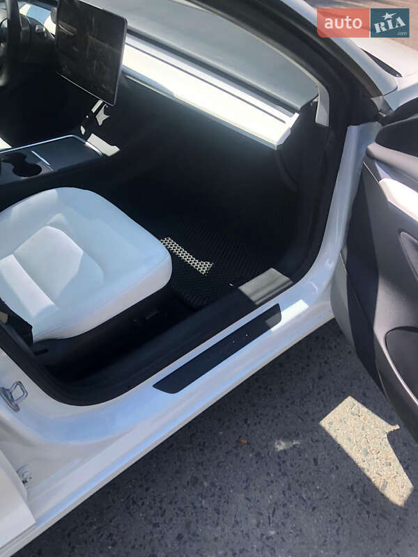 Седан Tesla Model 3 2021 в Рівному