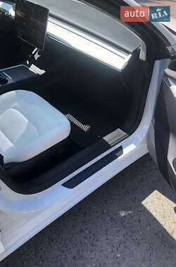 Седан Tesla Model 3 2021 в 
