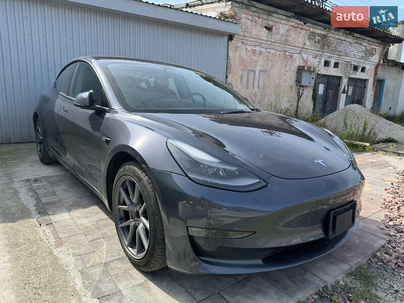 Седан Tesla Model 3 2022 в 