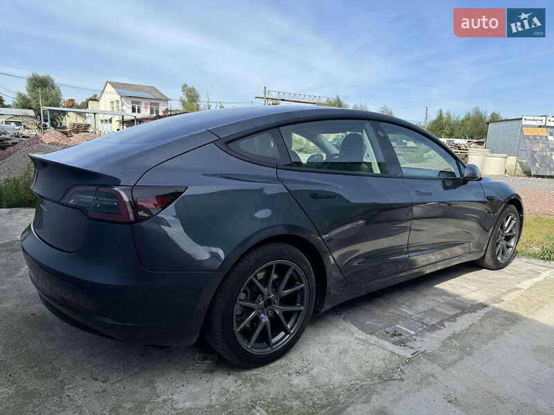 Седан Tesla Model 3 2022 в Дрогобыче