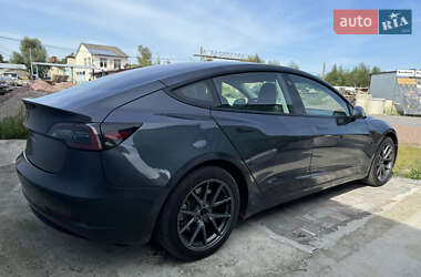 Седан Tesla Model 3 2022 в 