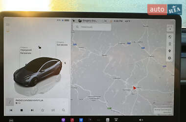 Седан Tesla Model 3 2022 в 