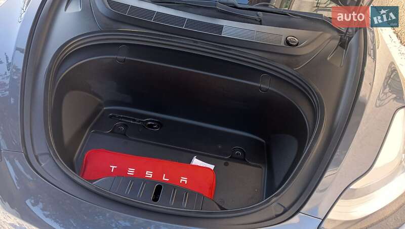 Седан Tesla Model 3 2019 в Києві