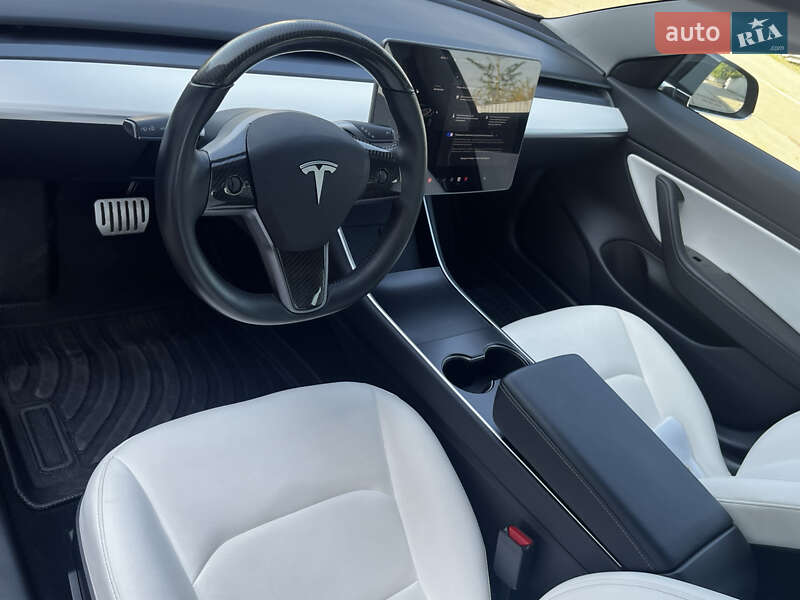 Седан Tesla Model 3 2019 в Одессе