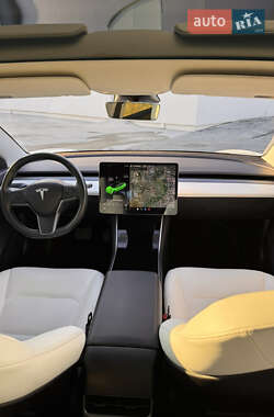 Седан Tesla Model 3 2019 в 