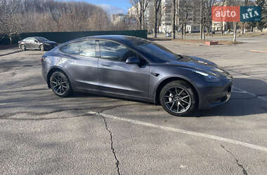 Седан Tesla Model 3 2022 в 