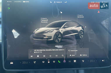 Седан Tesla Model 3 2022 в 
